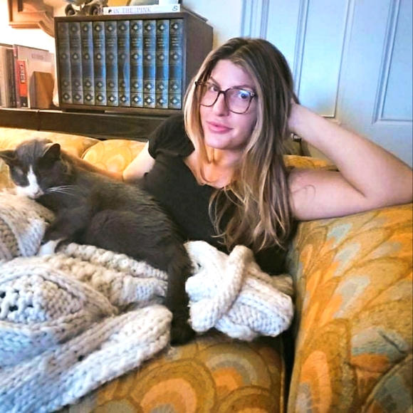 Meet your Posher, Savanna - Picture 1 of 1